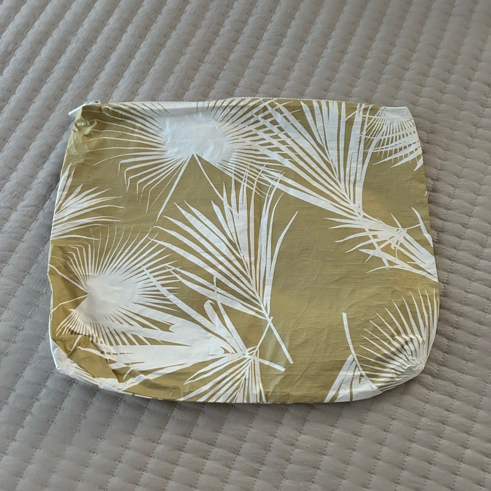 Aloha Day Palms Max Pouch